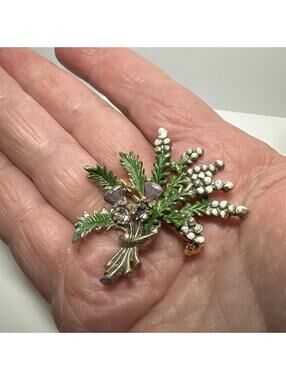 EXQUISITE, LUCKY WHITE HEATHER BROOCH, ENAMEL & RHINESTONE